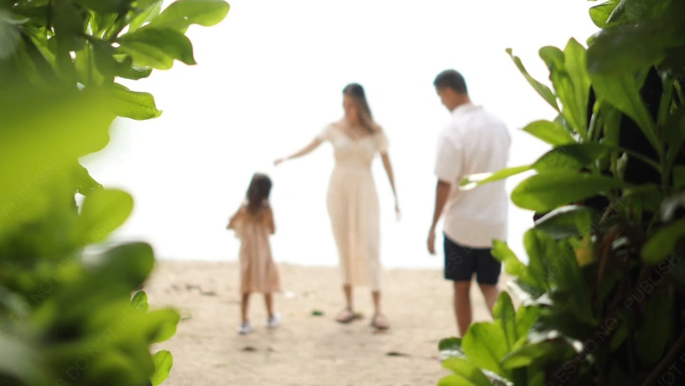 Hamis Daud Dan Raisa Bersama Putri Mereka. (Ig @Hamishdw)
